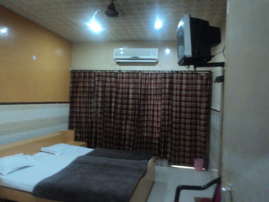 Hotel Jyoti 瓦拉纳西 客房 照片